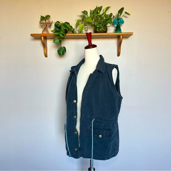 Swoon Black Vest with Cinched Tied Waist with Buttons and Pockets - Picture 5 of 7